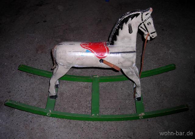 schaukelpferd holzschaukelpferd aus den 50igern,<br>
150,-