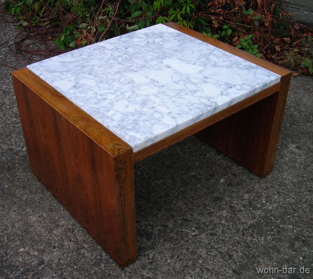 beistelltisch-t18 beisteltisch, anfang 70er jahre,<br>
palisanderfurnier, marmorplatte,<br>
b 62cm, t 52cm, h 38cm,<br>85,00 euro