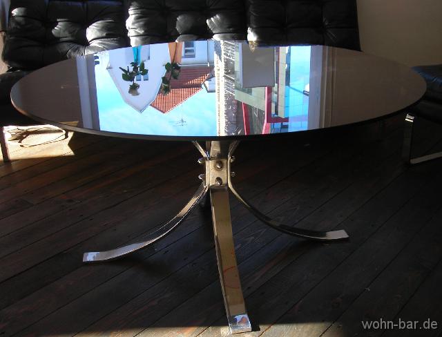 couchtisch chromcouchtisch mit glasplatte, 70er jahre,<br>
durchm 105cm, h 53cm, <br> 220,-euro