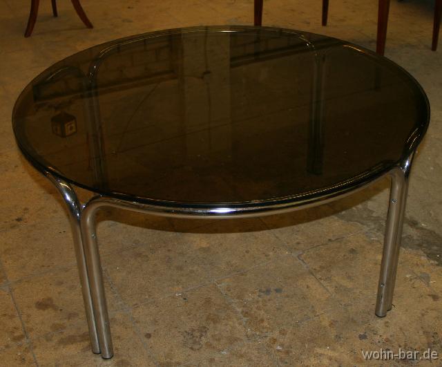 runderchromtisch couchtisch, chromgestell mit glasplatte(einige kratzspuren),<br>
durchm. 105cm, h 50cm,<br> 140,-euro