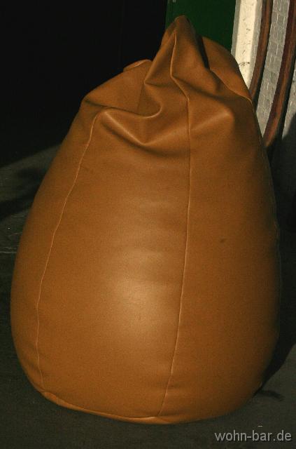 sitzsack-se05 70er, kunstleder, frisch befllt,<br>
durchmesser ca.80cm, h 115cm,<br>
verkauft! der gleiche in schwarzem wildleder<br>
50,-euro