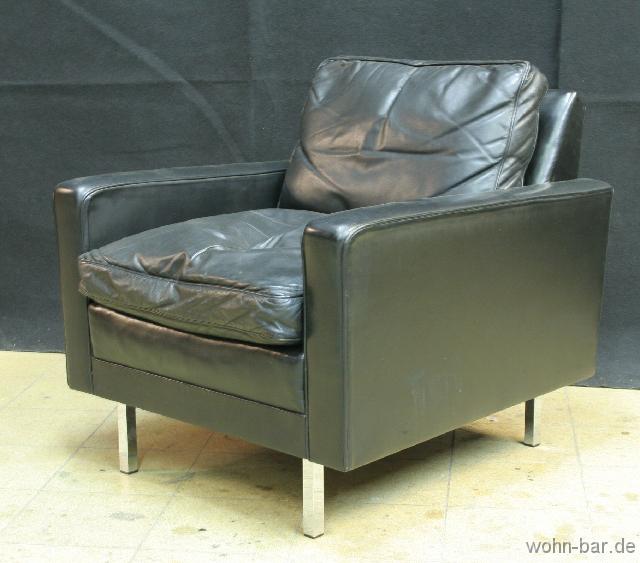 zweisessel zwei ledersessel, ende 60er jahre,<br>
b 75cm, t 80cm, h 80cm, sitzh 42cm,<br>
stckpreis 160,-euro