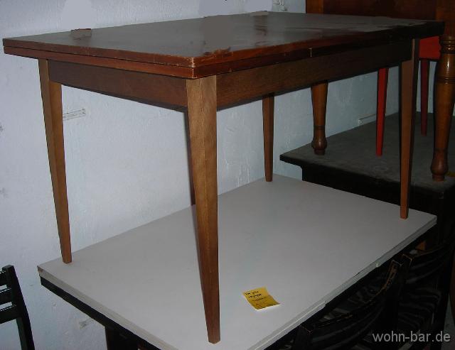 ausziehtisch60er nussbaum - ausziehtisch, ende 60er jahre,
leichte kratzer auf der platte,<br>
l 120cm (+ 2x 40cm auszug), b 79cm, h 72cm,<br>
150,- euro