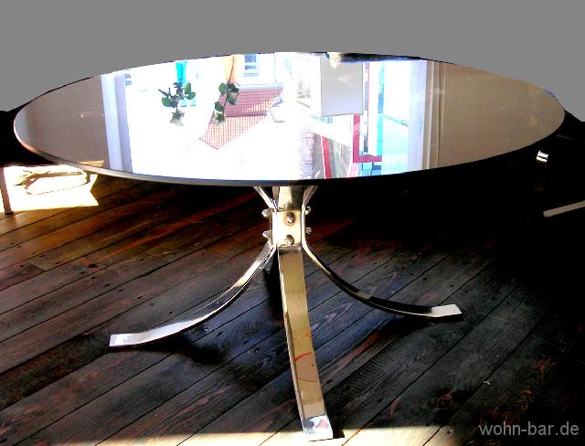 couchtisch chromcouchtisch mit glasplatte, 70er jahre,<br>
durchm 105cm, h 53cm, <br> 170,-euro