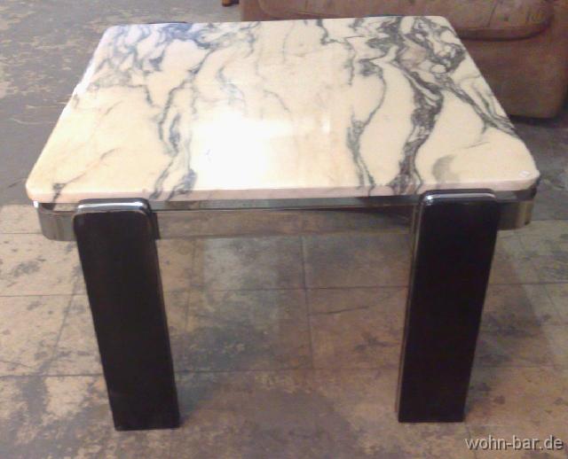 marmor 70er jahre beistelltisch,<br>
marmor, holz und chrom,<br>
b 83cm,t 75cm, h 46cm, 95,-euro